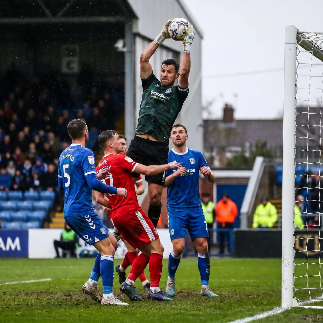 Jak trénovat centrované míče: Kompletní průvodce pro brankáře