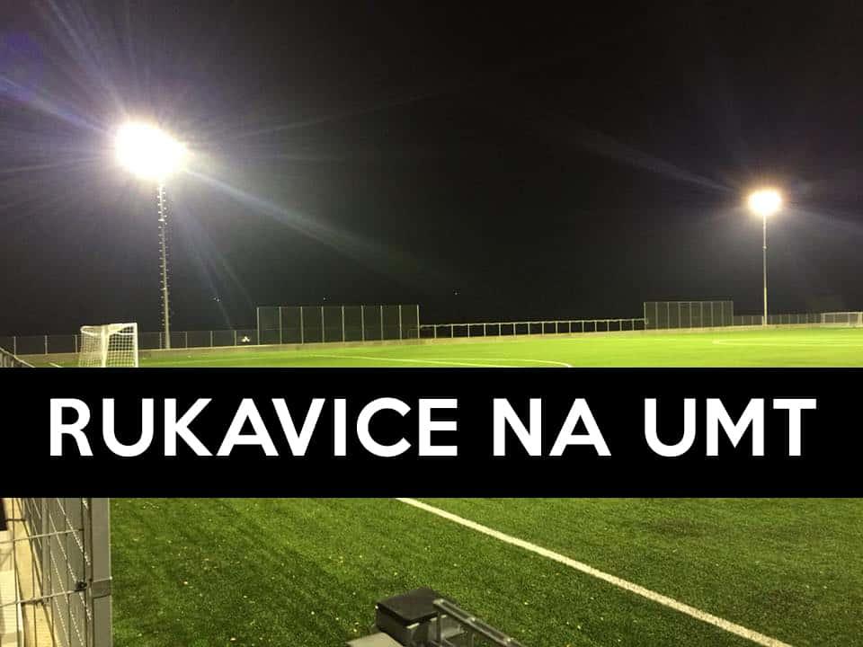 Rukavice na umělých površích