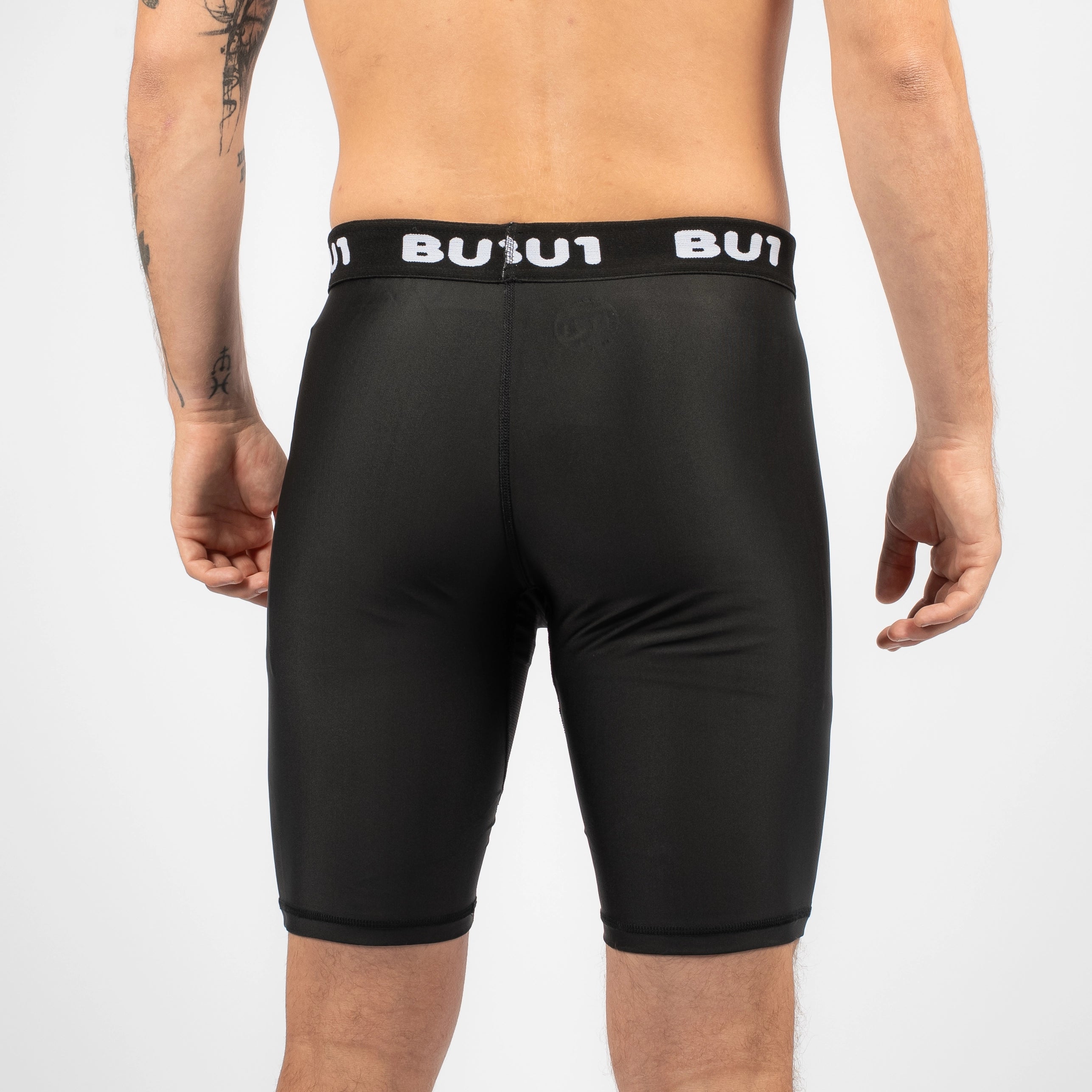 BU1 компресионни шорти черни